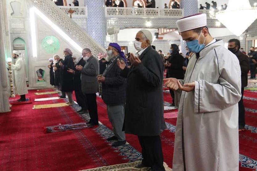 Cuma namazı sonrası yağmur duası edildi