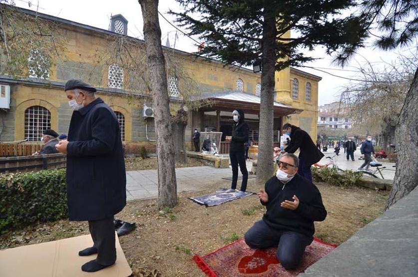 Cuma namazı sonrası yağmur duası edildi