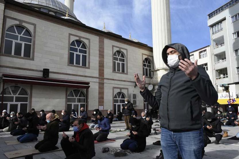 Cuma namazı sonrası yağmur duası edildi