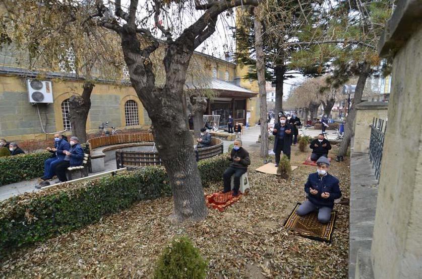 Cuma namazı sonrası yağmur duası edildi