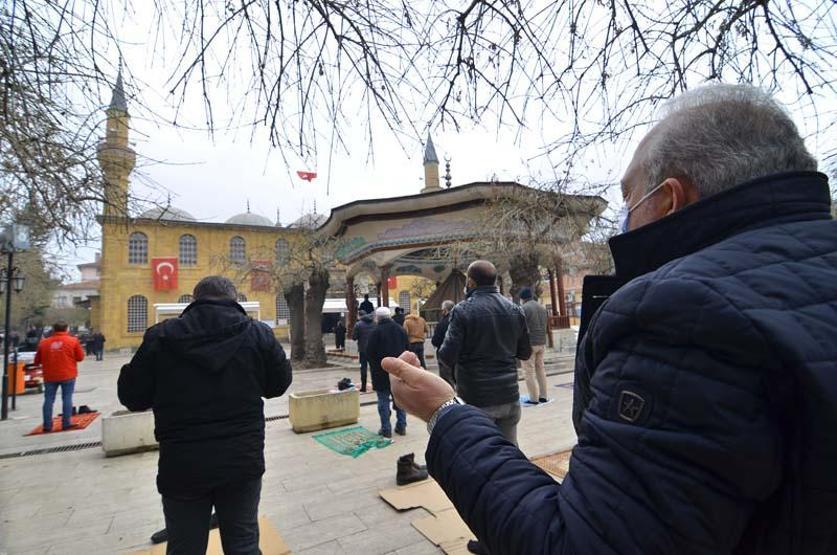 Cuma namazı sonrası yağmur duası edildi