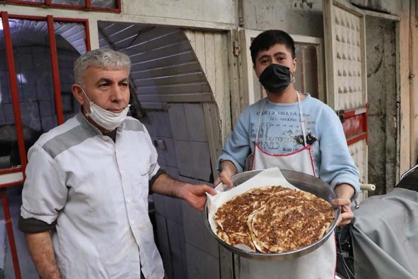 2020 yılında Googleda en çok aranan tariflerden biriydi Şanlıurfada lahmacun sevinci