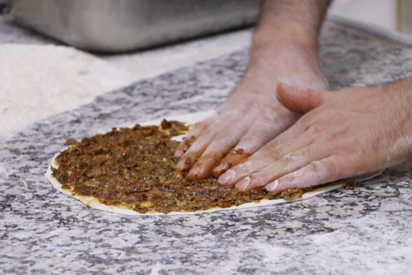2020 yılında Googleda en çok aranan tariflerden biriydi Şanlıurfada lahmacun sevinci