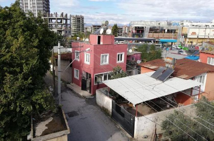 Gizemli evde hareketlilik mahalleliyi huzursuz etti
