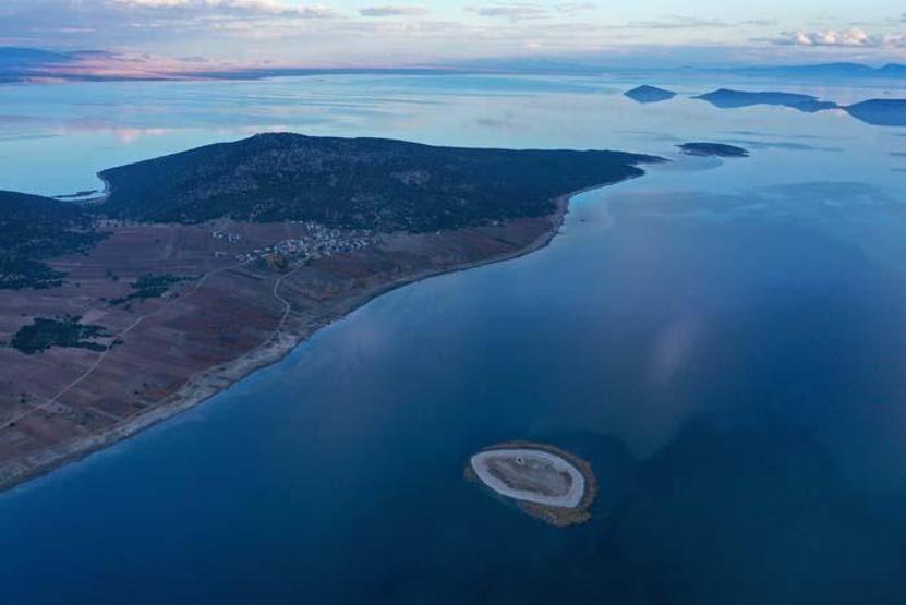 Türkiye’nin yerleşim yeri bulunan tek göl adası