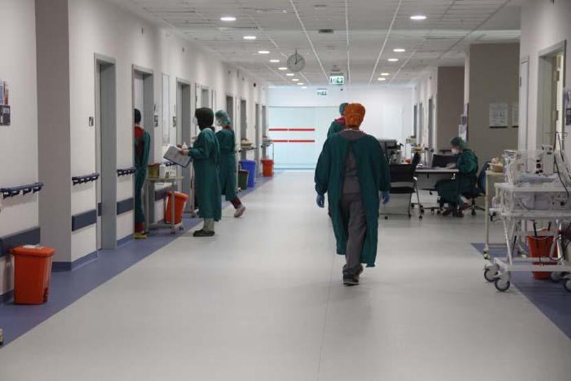 Covid-19 hastası annelerin doğum sürecini anlattı
