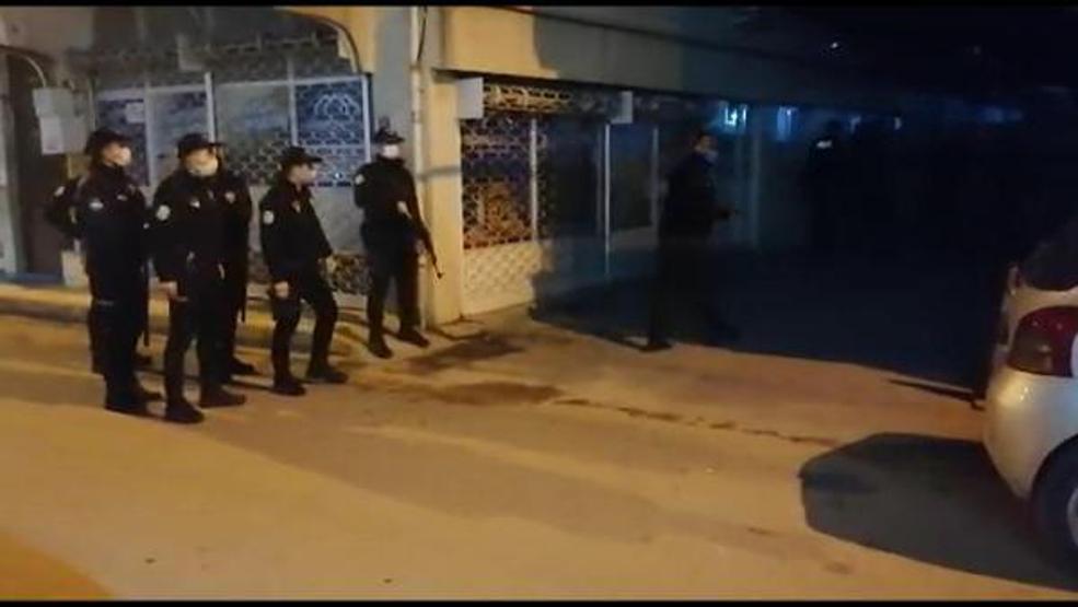 Hatayda kumar baskını: Masanın altına saklanırken yakalandı