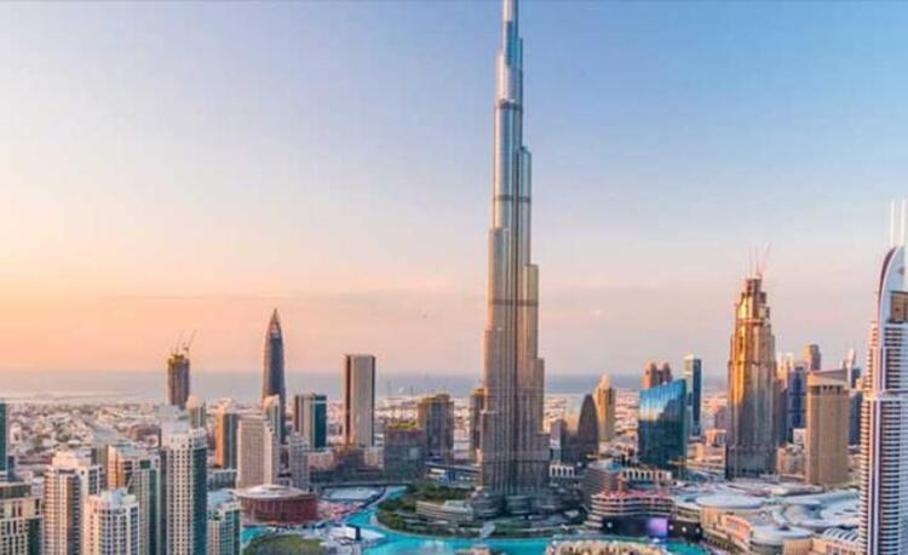 CZN Burakın fotoğrafı dünyanın en yüksek gökdeleni Burc Khalifaya yansıtıldı