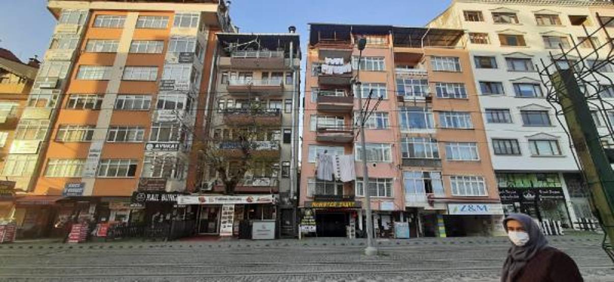 İzmitte Pisa kulesine benzeyen binalar yıkılacak
