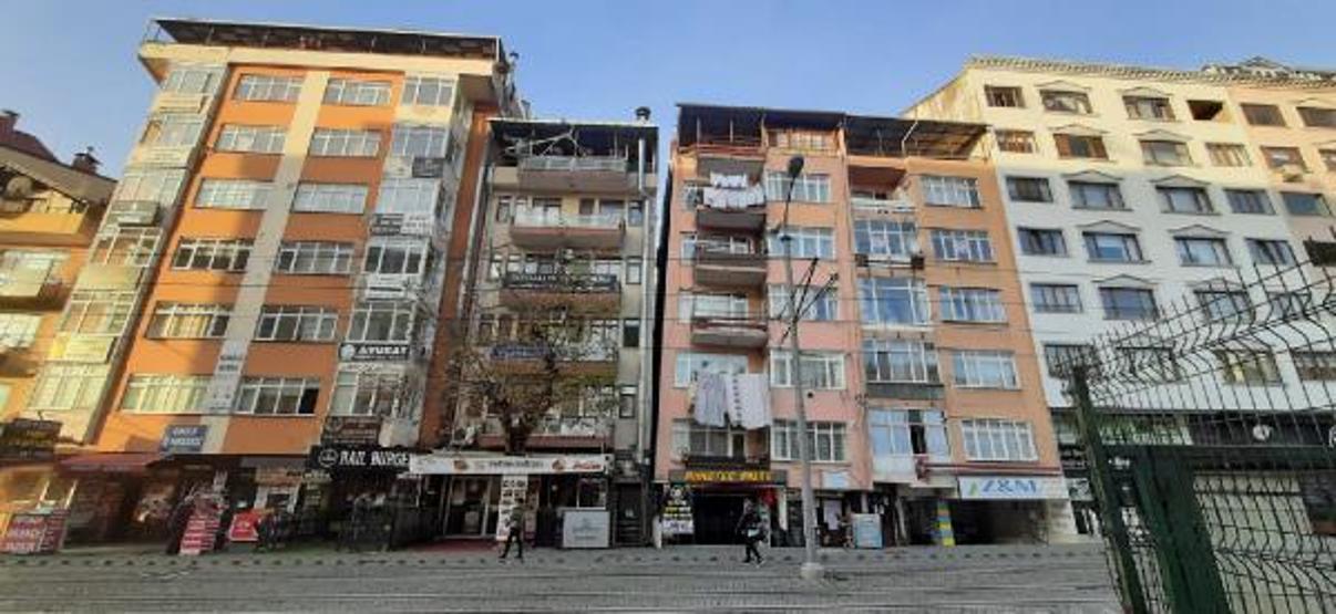 İzmitte Pisa kulesine benzeyen binalar yıkılacak