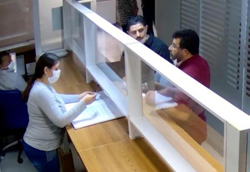 Sahte kimlik ve dublörle başkasının dükkanlarını sattılar