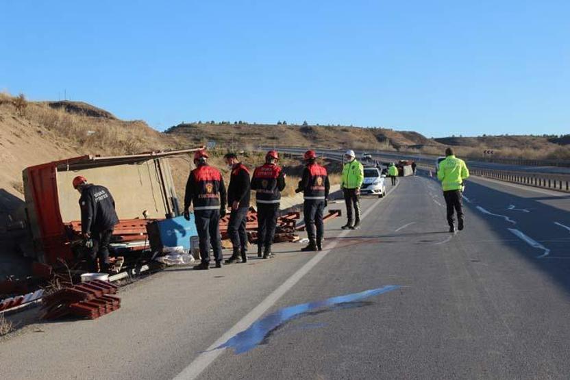 Römork traktörden ayrıldı: 3 yaralı