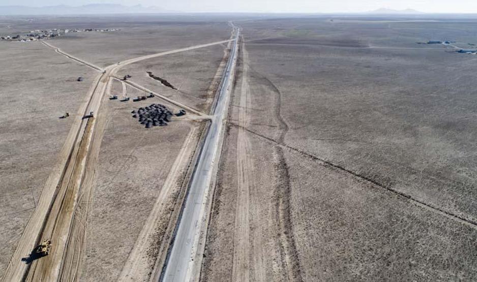 630 metre çapındaki obruğun üzerinden geçen yol taşınıyor