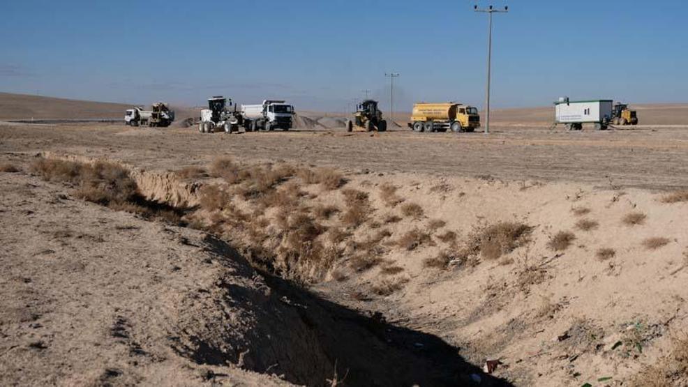 630 metre çapındaki obruğun üzerinden geçen yol taşınıyor