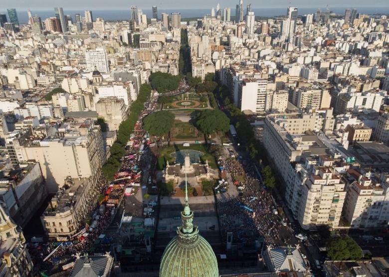 Latin Amerikada ilk: Arjantinde kürtaj yasallaştı