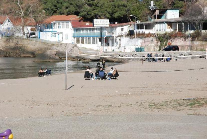 Bartın’da İnkum tatil beldesinde yazdan kalma gün