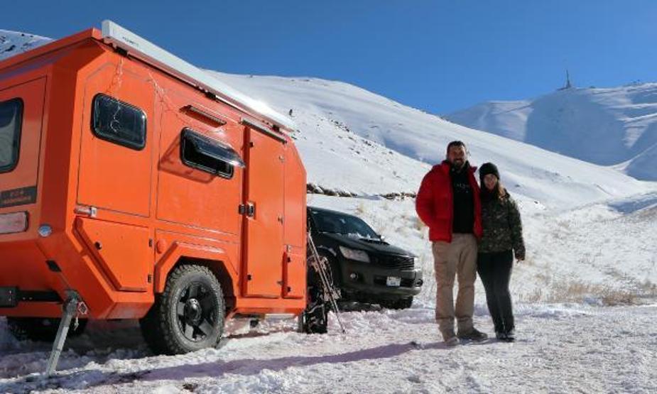 Şehrin kalabalığından uzak, Palandökende karavanda konaklıyorlar