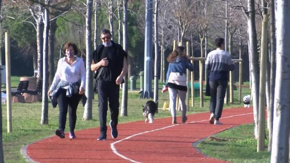 Sokak kısıtlamasında Caddebostan sahiline akın ettiler