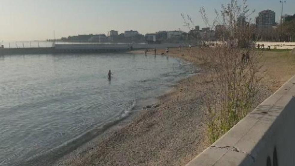 Sokak kısıtlamasında Caddebostan sahiline akın ettiler
