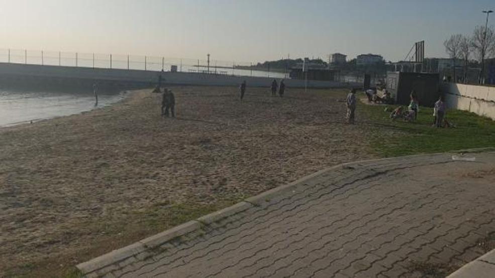 Sokak kısıtlamasında Caddebostan sahiline akın ettiler