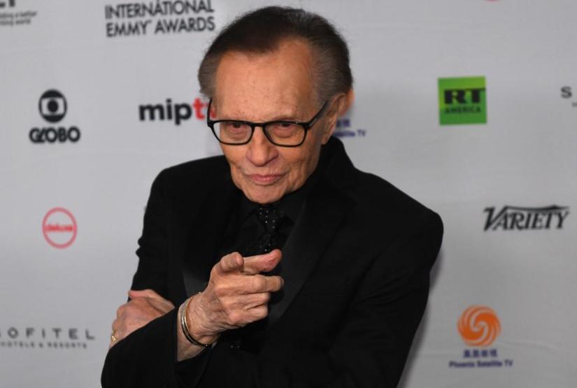 Ünlü sunucu Larry King, COVID-19 nedeniyle hastaneye kaldırıldı