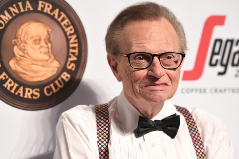 Ünlü sunucu Larry King, COVID-19 nedeniyle hastaneye kaldırıldı