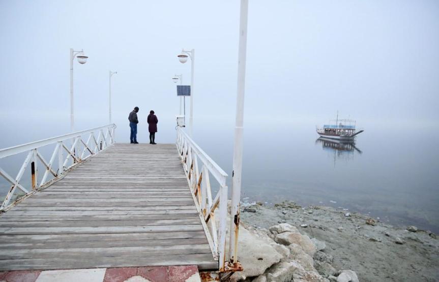 Alarm veren görüntü: Su çekildi, iskele ortada kaldı