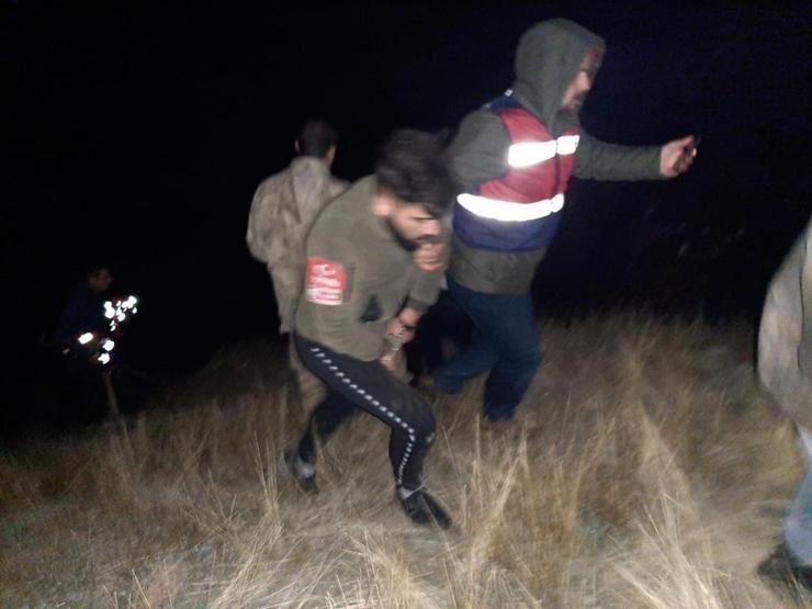 Elazığda kaçak kazıya suçüstü: 3 gözaltı