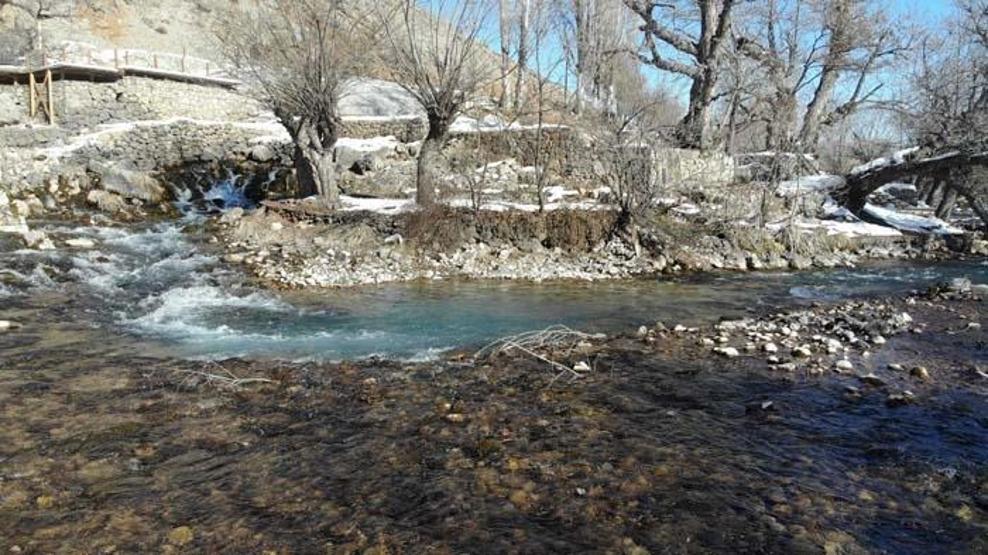 Kar ayrı bir cazibe kattı Munzur Gözelerinde kış güzelliği
