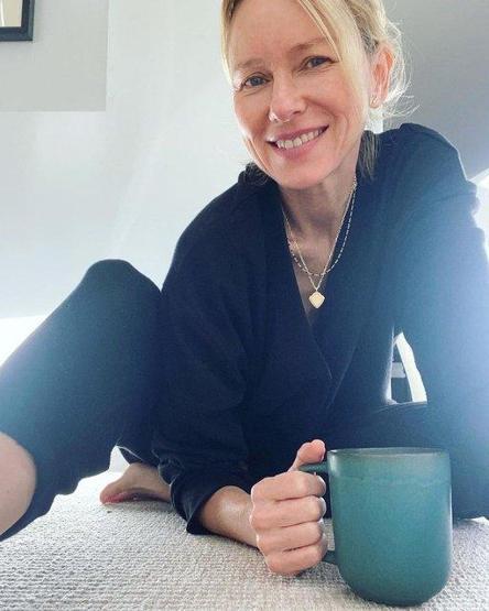Naomi Watts güzellik sırlarını takipçilerine anlattı