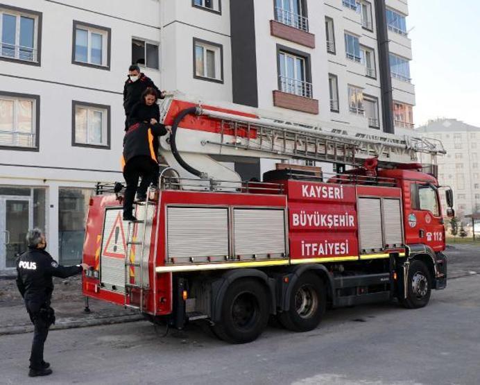 Kayseride kocası tarafından eve kilitlenen kadın kurtarıldı