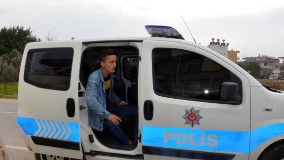 Drift yapan genç polisle tartıştı