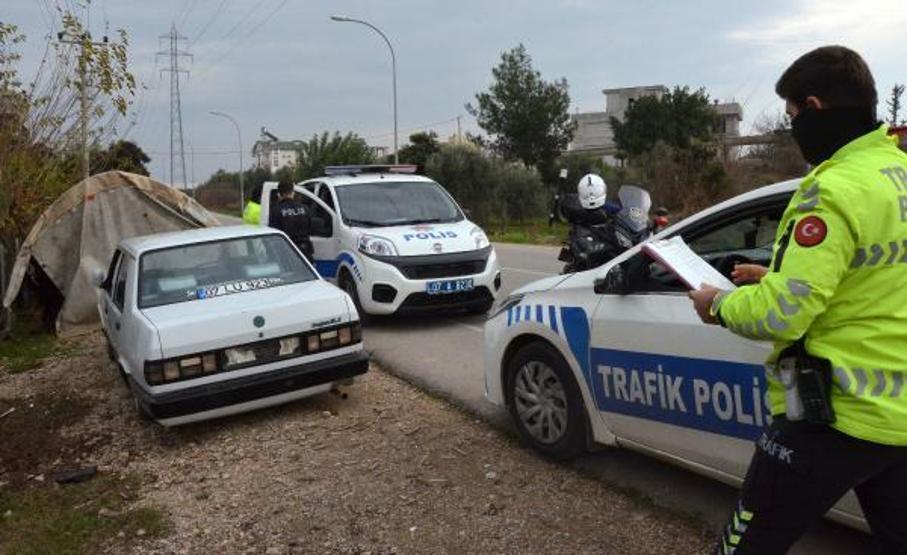 Drift yapan genç polisle tartıştı