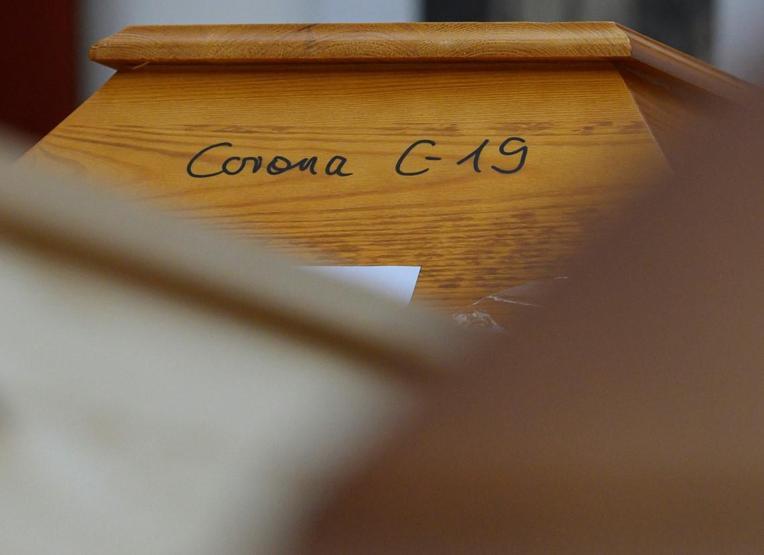 Almanyada COVID-19’dan can kaybı 40 bini aştı