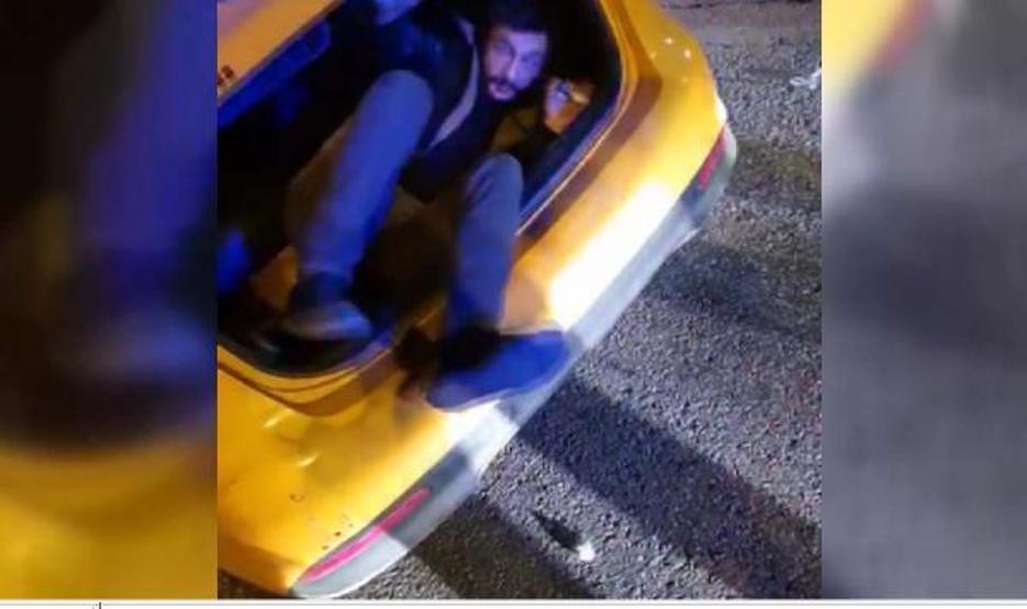 Sokak kısıtlamasında taksi bagajında yolculuk