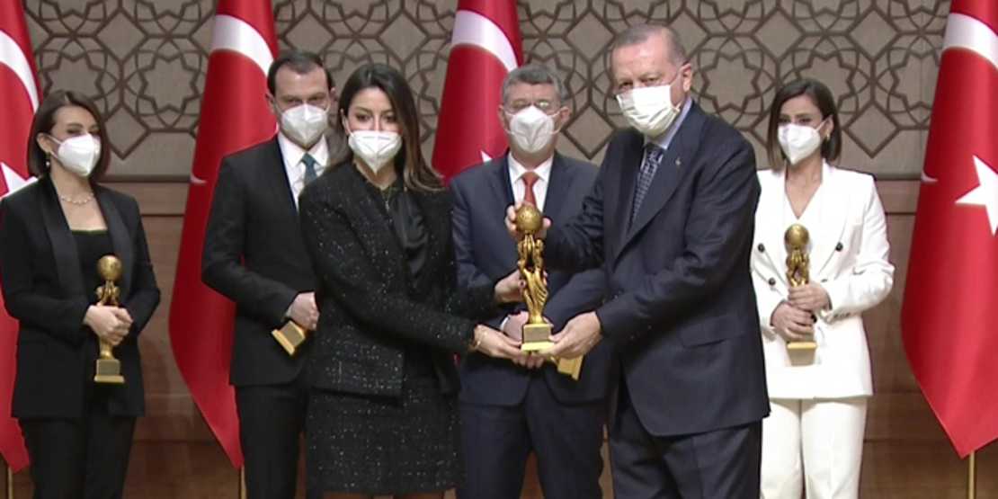 2019 yılı Medya Oscar ödülleri Ahmet Hakan ödülünü Cumhurbaşkanı Erdoğandan aldı