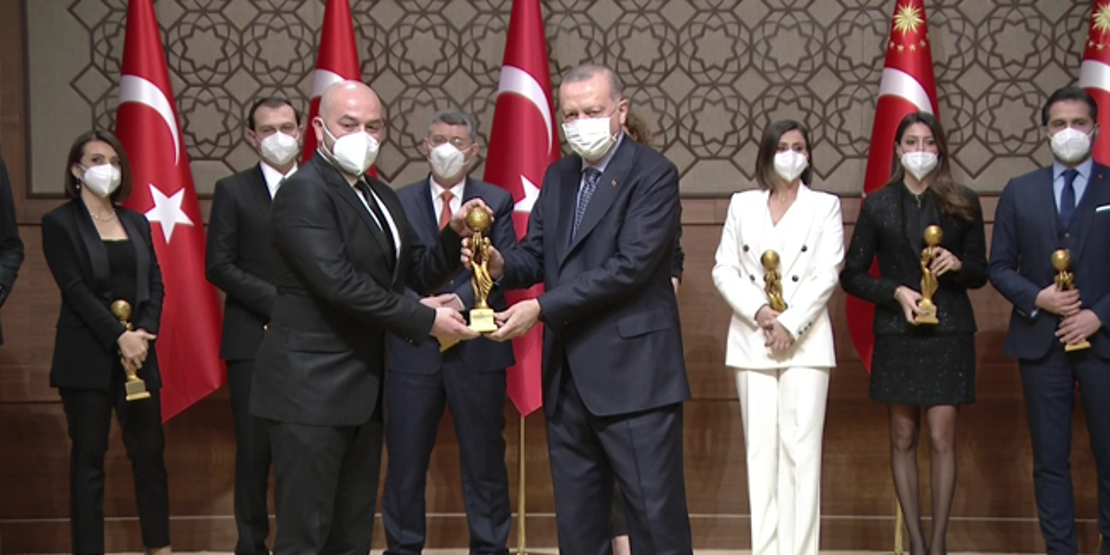 2019 yılı Medya Oscar ödülleri Ahmet Hakan ödülünü Cumhurbaşkanı Erdoğandan aldı