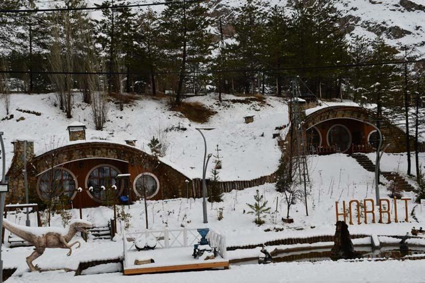 Sivasın Hobbit Evleri kış güzelliğine büründü