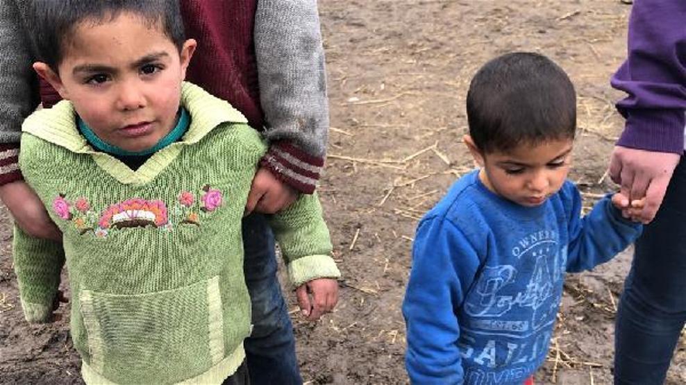 Oğlunu alevlerin arasından kurtardı