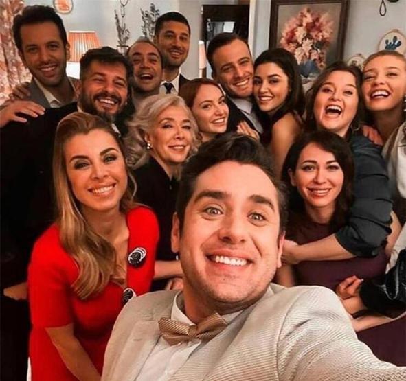 Kerem Bürsin çekti Hande Erçel poz verdi Annesinin yorumu olay oldu