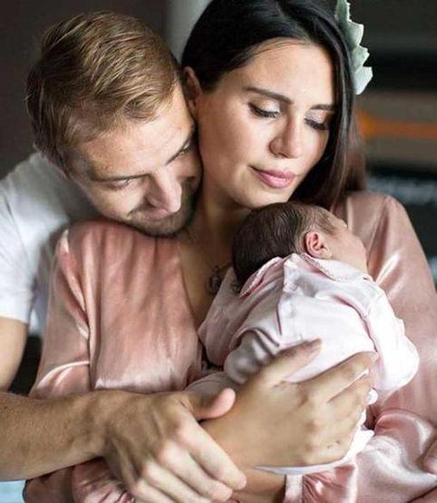 1 milyonluk jest Caner Erkin eşi Şükran Ovalı için kesenin ağzını açtı
