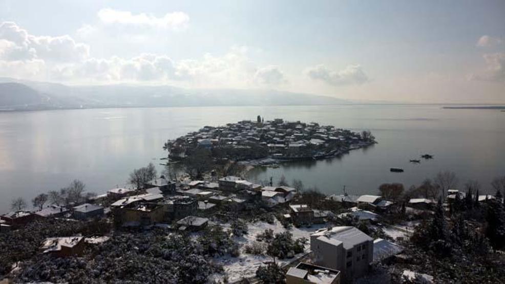 Türkiyenin Venediki Gölyazının yaz ve kış hali aynı karede