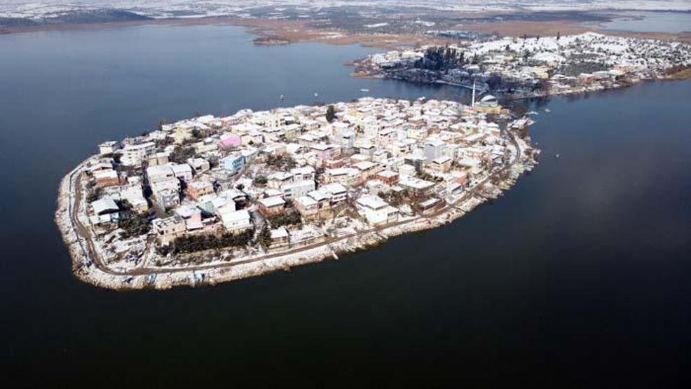 Türkiyenin Venediki Gölyazının yaz ve kış hali aynı karede