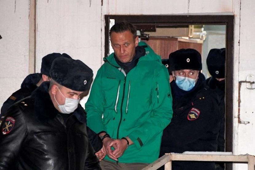 Rusyaya dönüşte gözaltına alınan Navalnyden destekçilerine sokağa çıkın çağrısı