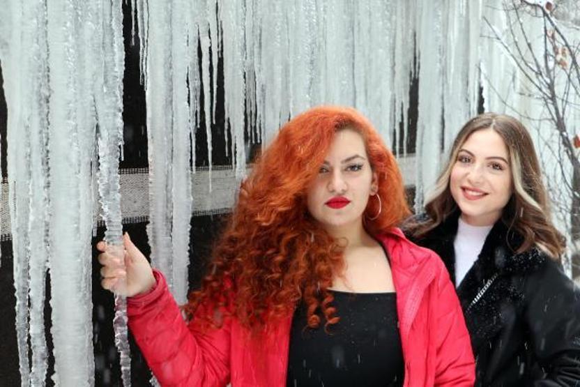 Erzurumda dondurucu soğuk: Buz sarkıtlarının boyu 2 metreye ulaştı