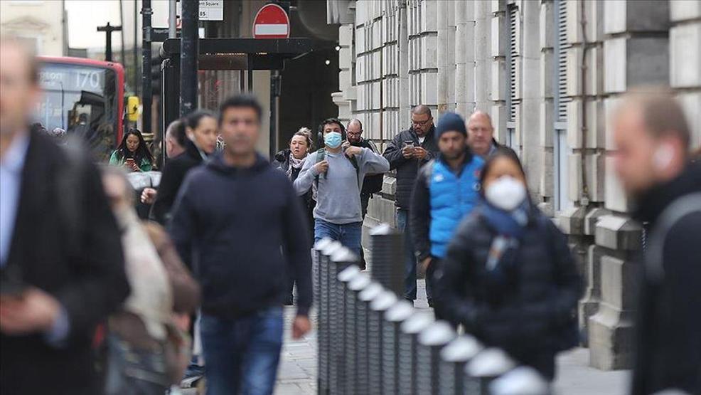 İngiltere, yüksek riskli ülkelerden gelenleri otelde karantinaya alacak