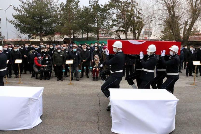 Polis memuru ve öğretmen eşine son veda: Ölüm nedenleri belli oldu