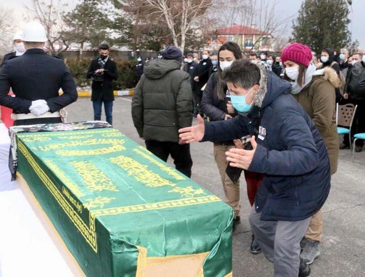 Polis memuru ve öğretmen eşine son veda: Ölüm nedenleri belli oldu
