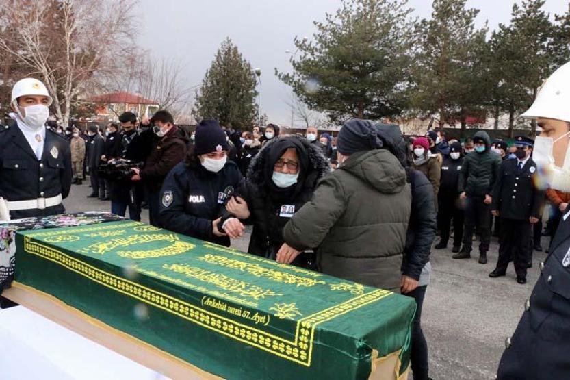 Polis memuru ve öğretmen eşine son veda: Ölüm nedenleri belli oldu