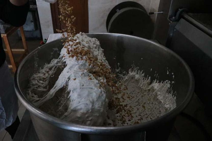 Boluya özgü Şak Şak Helvası Rusya ve Ukraynada sofraları süslüyor